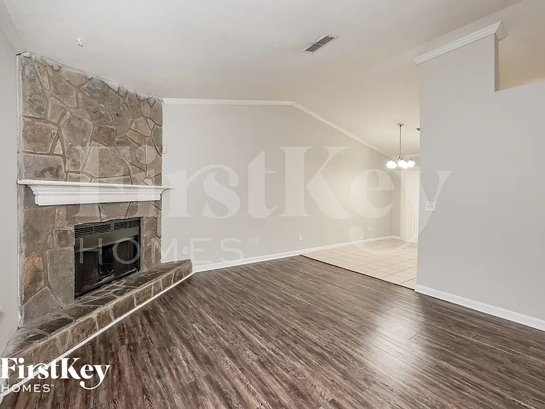 652 Sunfield Dr NW — Photo 3