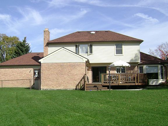 2nd image of 5280 Woodview Dr