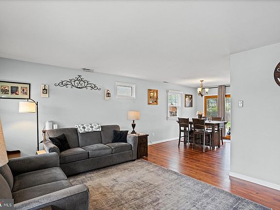 4th image of 1237 Hillcreek Rd