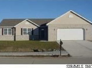 215 Eisenhower, Troy, IL 62294