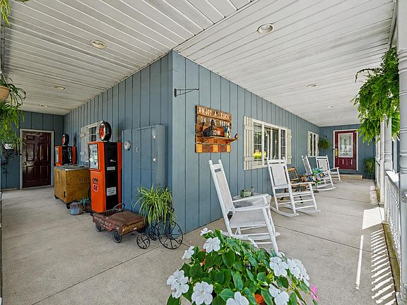2nd image of 5898 Carol Ct