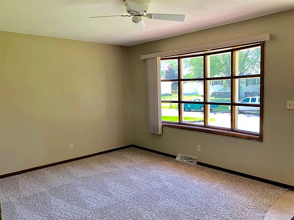 5th image of 903 Iroquois Ave