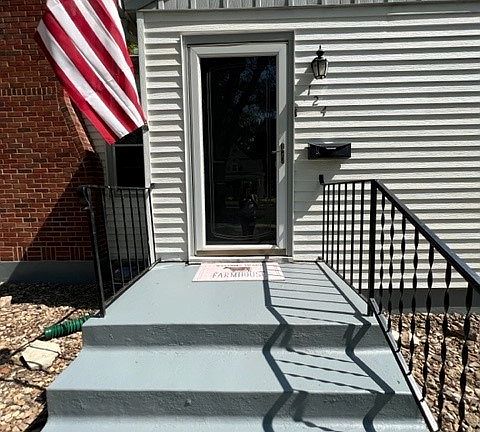 4th image of 124 W Ellsworth Ave