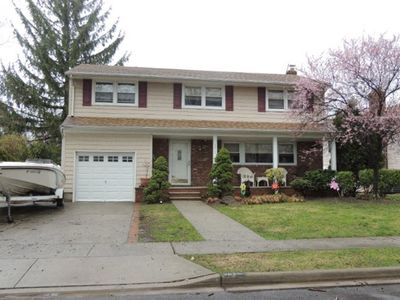 2025 Shaw Dr, Merrick, NY, 11566