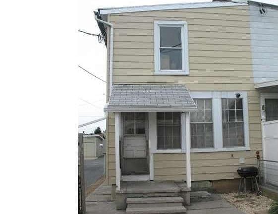 2nd image of 414 N 1st St