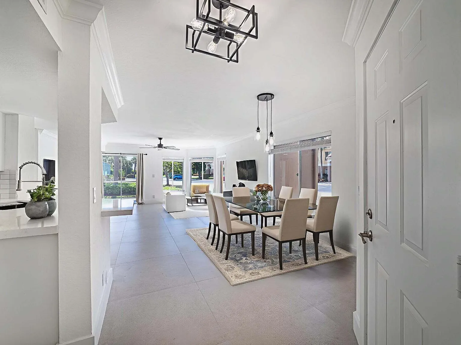 2 bed, 2.0 bath, 1019 sqft, $2,400 — Photo 2