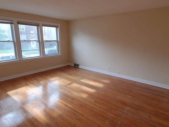 4th image of 6655 N Seeley Ave