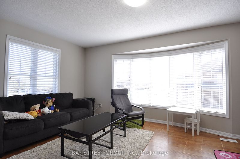 Oakville Townhouse for rent - 3 Bedrooms — photo 3