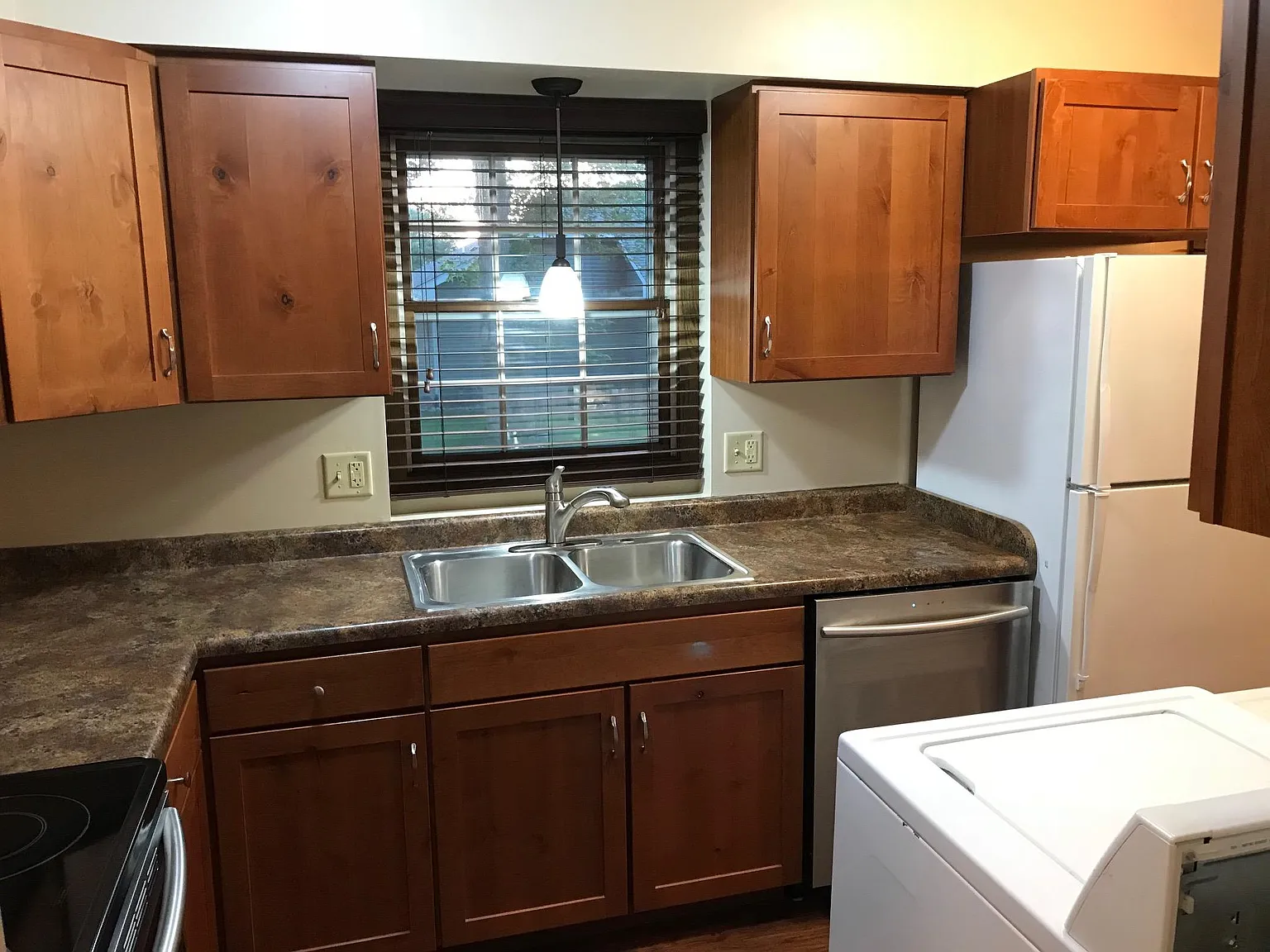 2 bed, 1000 sqft, $1,400 — Photo 4