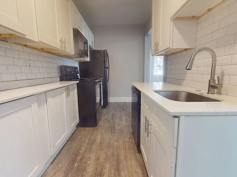 18-26 Lincoln St — Photo 5