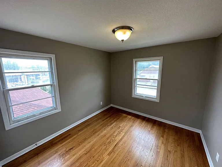 1243 Glenview Ave (4 unit) — Photo 6