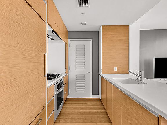 2nd image of 2 River Ter APT 20F