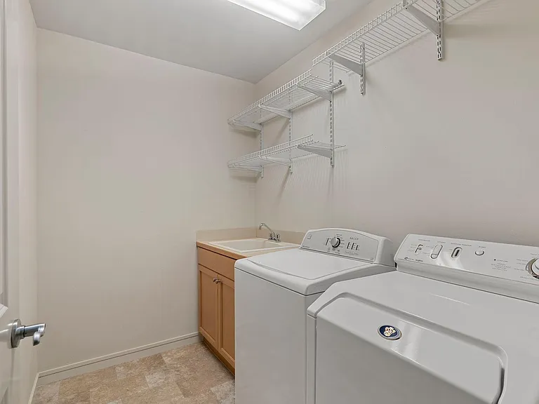 221 5th Ave S #105 — Photo 32