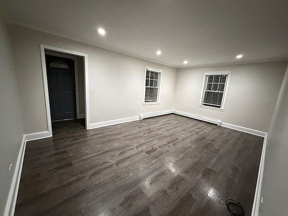 5th image of 25 East Dunstable Road