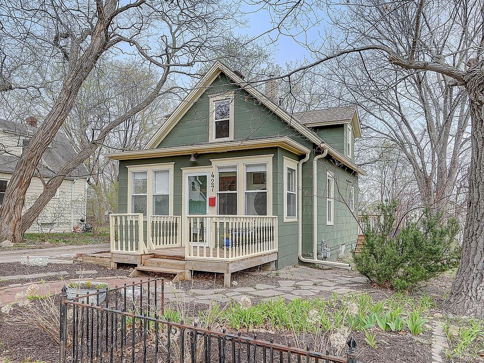 1st image of 427 Belvidere St E