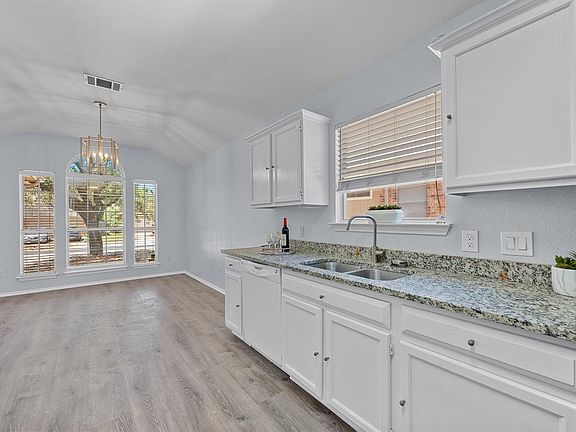 5th image of 17505 Bishopsgate Dr