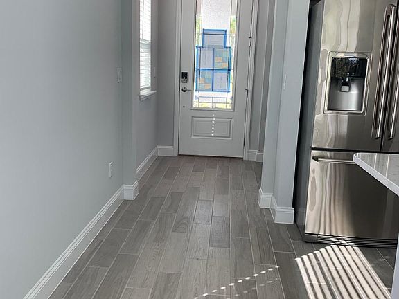 3rd image of 147 Clifton Bay Loop