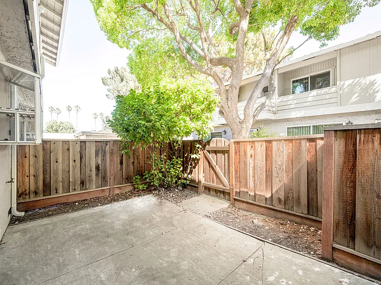 678 Bellflower — Photo 12