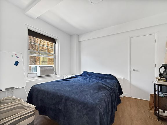 4th image of 166 W 75th St APT 909