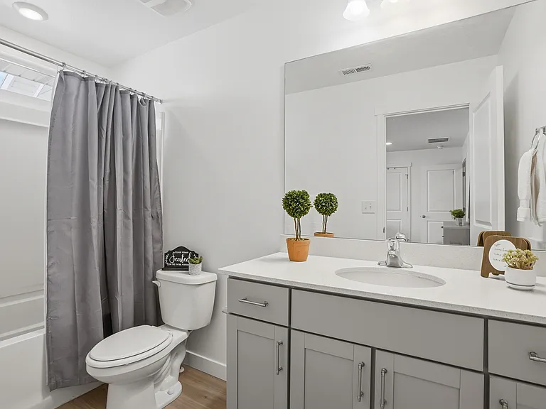 347 N Angus Dr — Photo 14