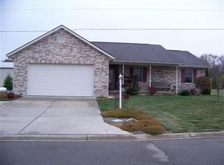 2 Robbins Way, West Alexandria, OH 45381