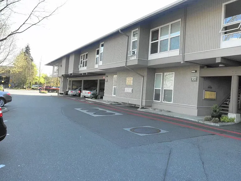 822 100th Ave NE #3 — Photo 2