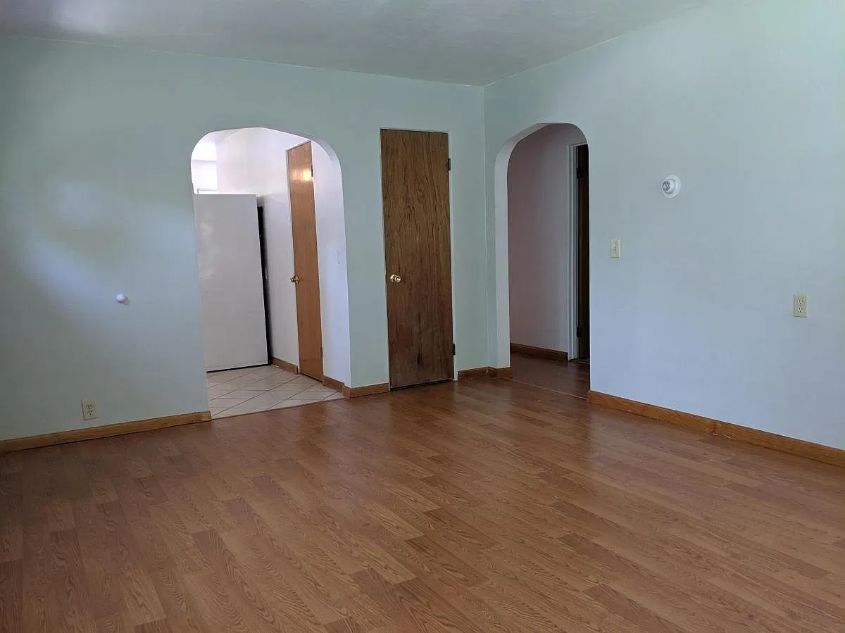 2 bed, $1,100 — Photo 4
