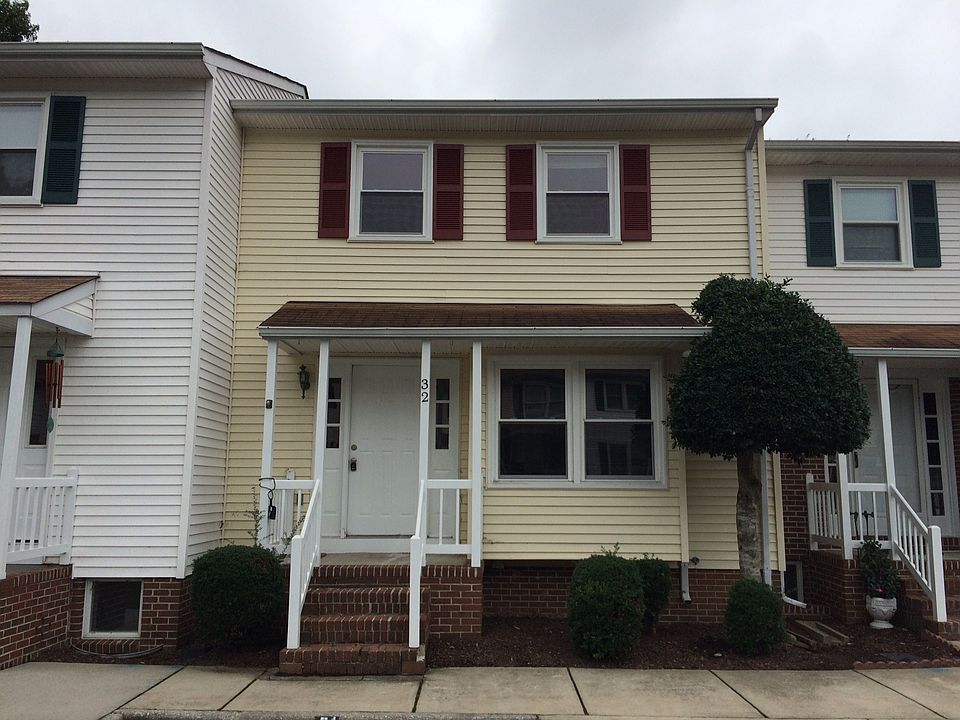 1st image of 32 Bromley Dr
