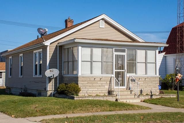 1st image of 602 E Marion St
