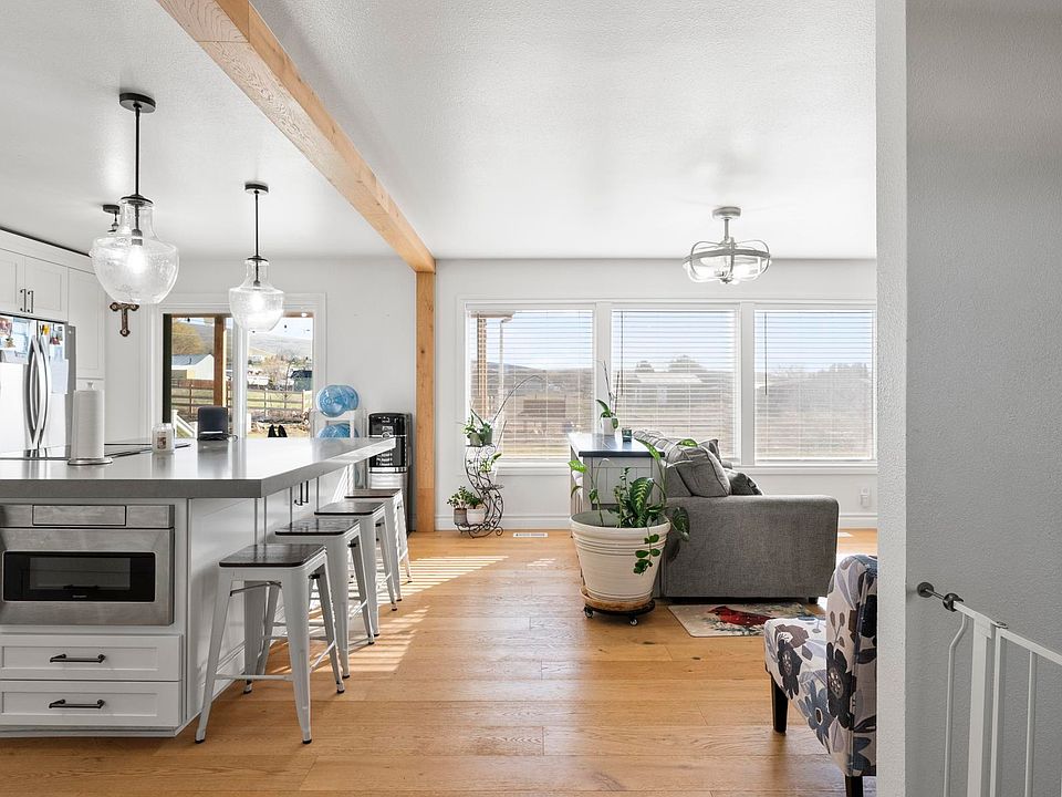 1st image of 471 Gibson Rd