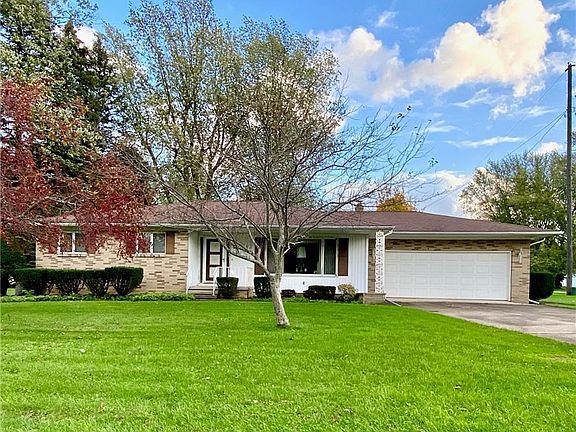 2nd image of 1065 Golfview Dr