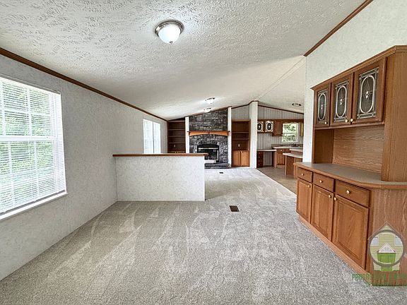 3rd image of 68 Honeysuckle Dr