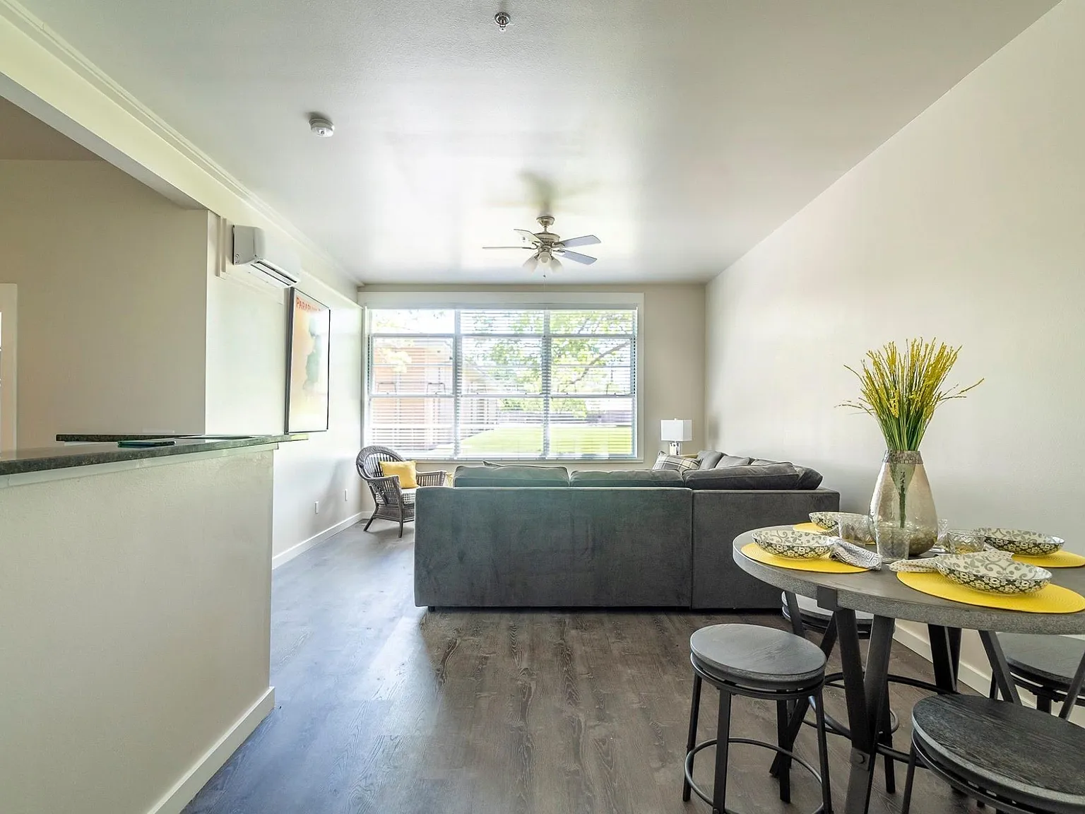 1 bed, 1.0 bath, 650 sqft, $1,200 — Photo 1