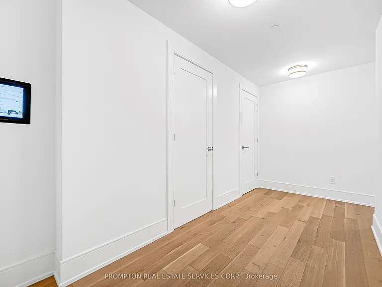 455 Wellington St W #908 — Photo 6