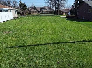 38175 Circle Dr, Harrison Township, MI