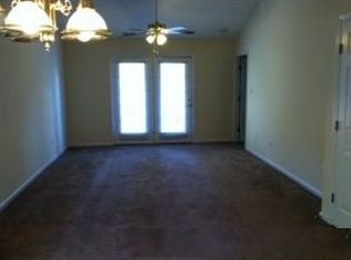 113 Kimberly St, Raeford, NC 28376