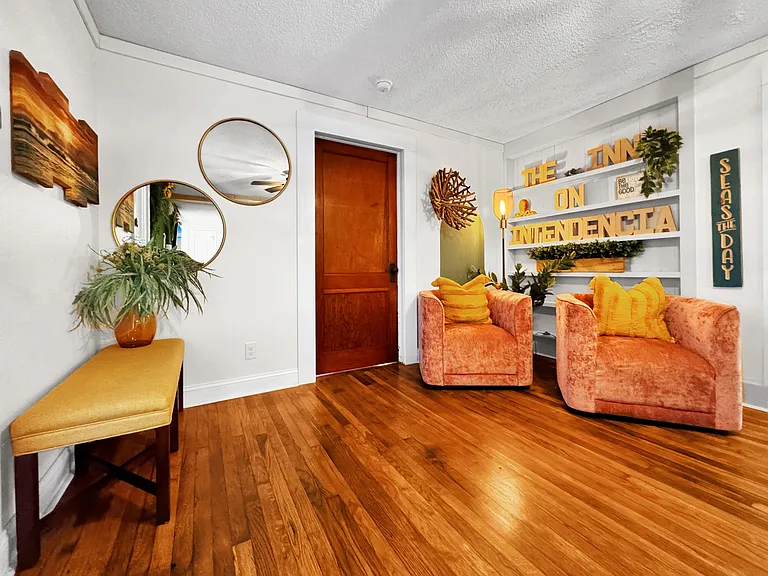 1666 W Intendencia St #B — Photo 8