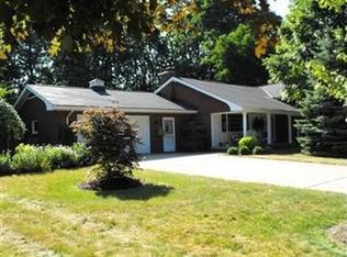 7483 Hollycroft Ln, Mentor, OH 44060