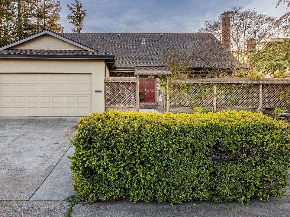 1st image of 744 Ely Boulevard S