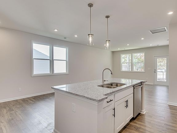 5th image of 305 Welbeck Rd