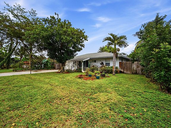 3rd image of 2316 SE 1st Street