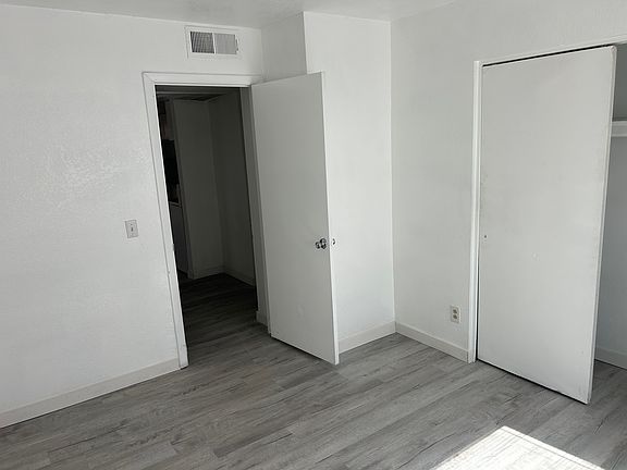 5th image of 2832 E Marconi Ave
