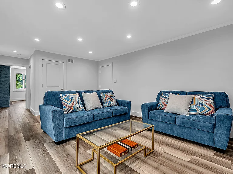 295 Jerome Ave — Photo 11
