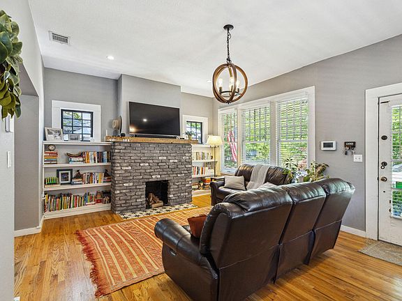 3rd image of 119 N Willomet Ave