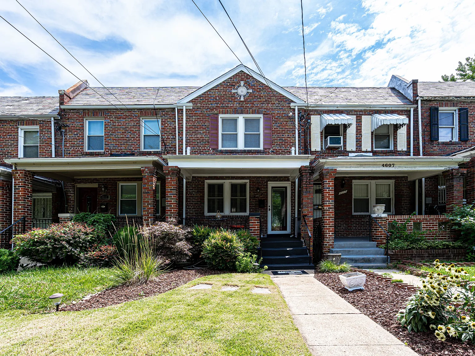3 bed, 1.5 bath, 1300 sqft, $3,850 — Photo 1