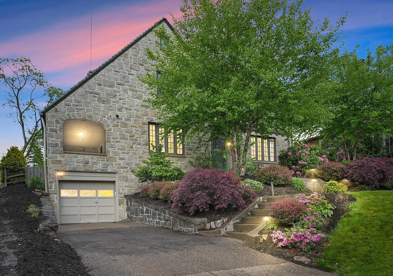 Charming Home - Mt. Lebanon — Photo 4