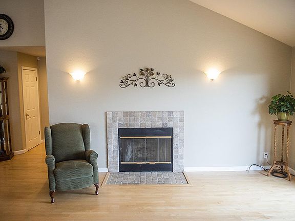5th image of 400 6th St