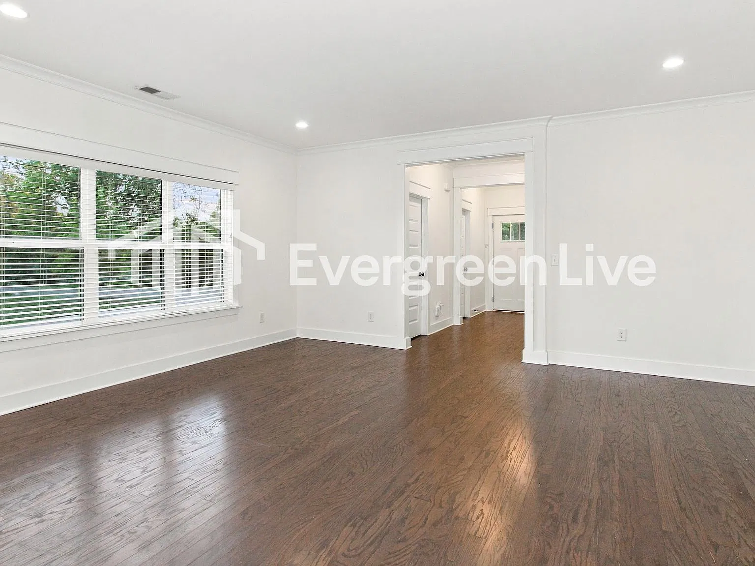 3 bed, 2.5 bath, 1833 sqft, $1,895 — Photo 3