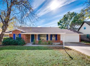 2404 W Lavender Ln, Arlington, TX 76013
