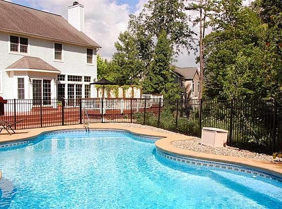3rd image of 70 Gullane Dr